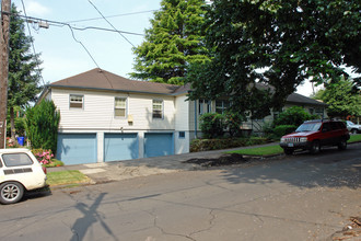 2624-2638 SE Main St in Portland, OR - Building Photo - Building Photo