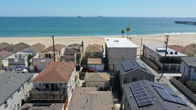 1203 Seal Way in Seal Beach, CA - Building Photo - Building Photo