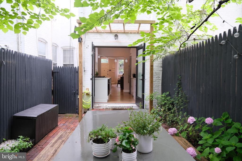 1337 28th St NW in Washington, DC - Building Photo