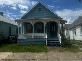 406 E Intendencia St in Pensacola, FL - Building Photo