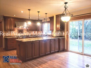15590 SW Tanager Dr in Lake Oswego, OR - Building Photo - Building Photo