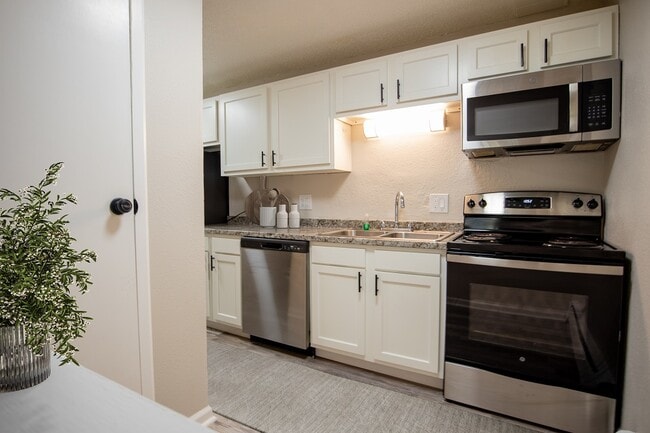 Roman Villa Apartments in Denver, CO - Foto de edificio - Building Photo