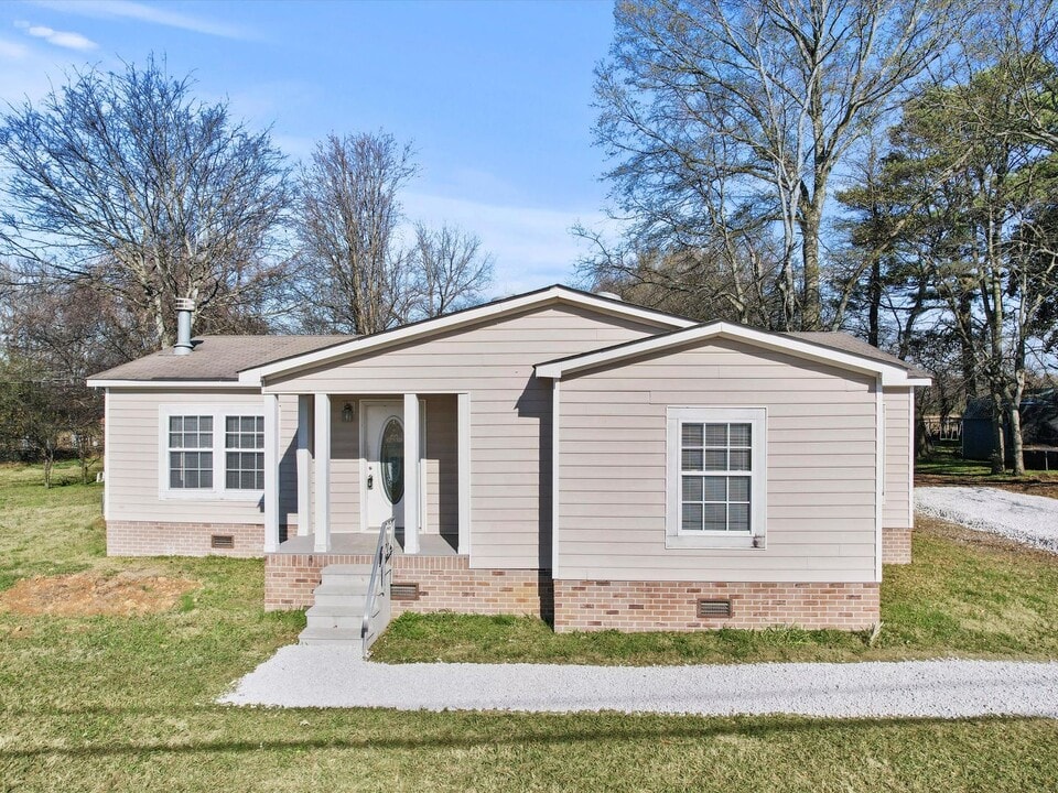 20051 Huntsville Brownsferry Rd in Tanner, AL - Building Photo