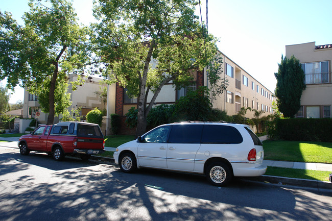 125 Olive St in Glendale, CA - Foto de edificio - Building Photo