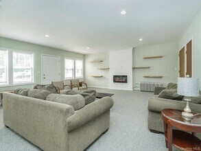 60 Grove St in Glenwood Landing, NY - Building Photo - Building Photo