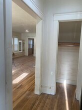 1323 W 102nd St, Unit 1 in Cleveland, OH - Foto de edificio - Building Photo