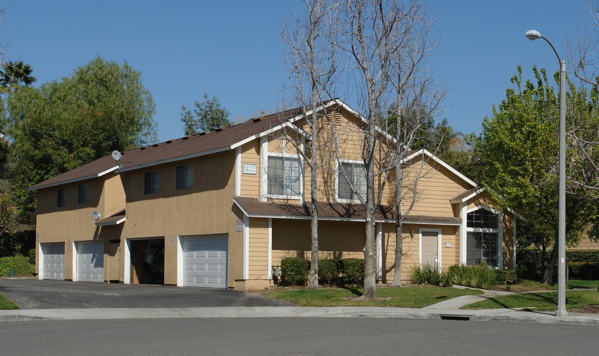 2399 Mt. Humphries Cir in Corona, CA - Foto de edificio