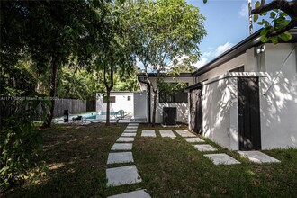 12800 NE 12th Ave in North Miami, FL - Building Photo - Building Photo