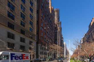 770 Park Avenue in New York, NY - Foto de edificio - Building Photo