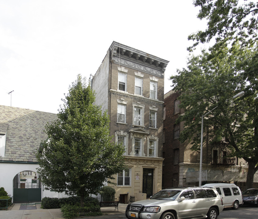 949 Prospect Pl in Brooklyn, NY - Building Photo