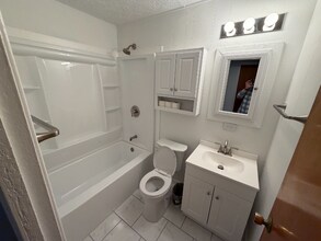 19 Eastridge Dr in Greenwood, IN - Foto de edificio - Building Photo