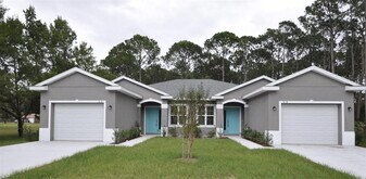 11 Ullynn Pl in Palm Coast, FL - Building Photo