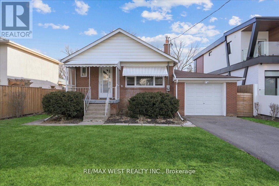 29 Prennan Ave in Toronto, ON - Building Photo