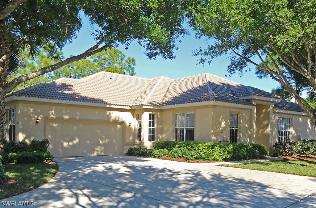 6855 Old Banyan Way in Naples, FL - Foto de edificio