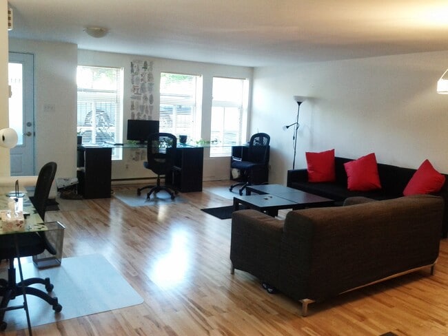 property at 1118 Wolfe Rue