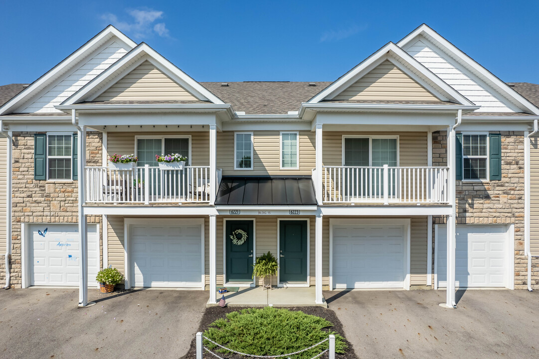 The Square at Latham Park in Hilliard, OH - Building Photo