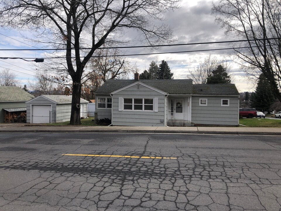 750 NW Charlotte St in Pullman, WA - Foto de edificio