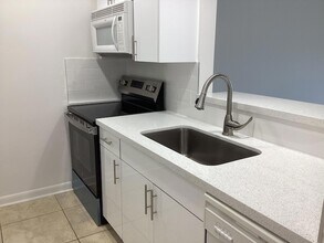 222 N Federal Hwy, Unit 220 in Deerfield Beach, FL - Building Photo - Building Photo