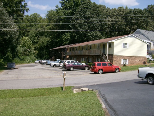 77 Ford St in Collinsville, VA - Foto de edificio - Building Photo