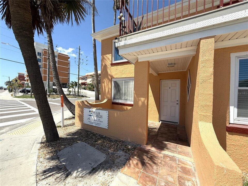 13047 Gulf Ln in Madeira Beach, FL - Building Photo
