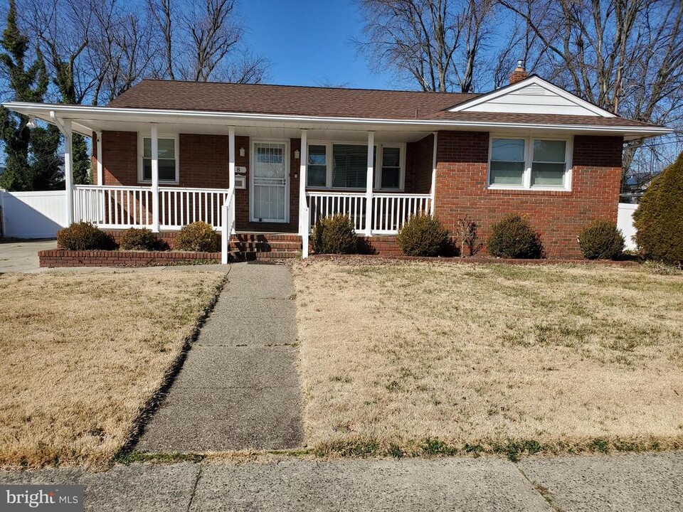 8 Cornell Ave in Somerdale, NJ - Building Photo