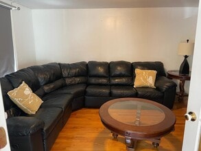 4 Hilltop Dr, Unit 2 in Southborough, MA - Foto de edificio - Building Photo