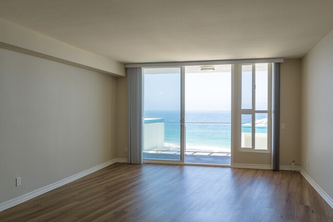 Sea Haven Resort Apartments in Redondo Beach, CA - Building Photo - Building Photo