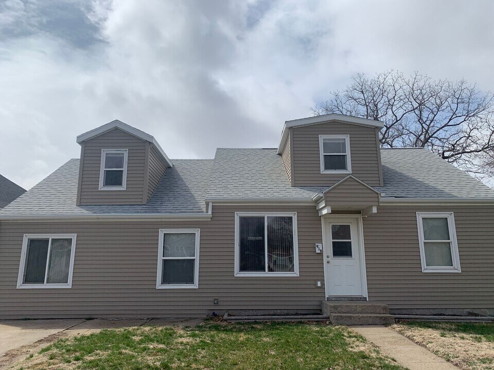 918 S 1st St in Norfolk, NE - Building Photo