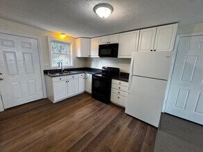 249 E High St in Manchester, NH - Building Photo - Building Photo