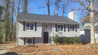 5471 Martins Crossing Rd in Stone Mountain, GA - Building Photo