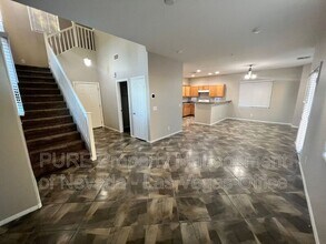 7204 Glen Shire Ct in Las Vegas, NV - Building Photo - Building Photo