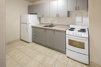 30 Speers Road Apartments in Oakville, ON - Building Photo - Interior Photo