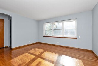 7770-78  S South Shore Drive Chicago, IL 60649 in Chicago, IL - Building Photo - Interior Photo