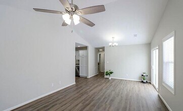 3721 Tuscany Valley Dr in Louisville, KY - Building Photo - Building Photo