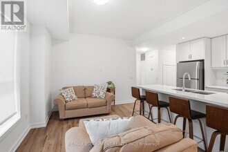 70 Kenesky Dr in Hamilton, ON - Building Photo - Building Photo