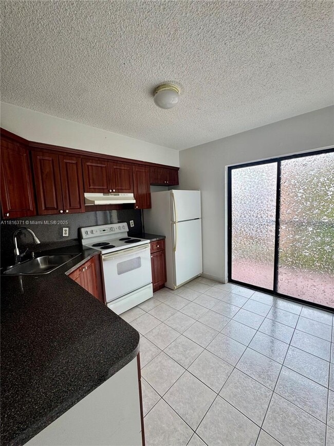 5300 W 21st Ct in Hialeah, FL - Building Photo - Building Photo