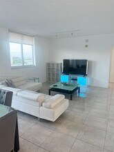 18800 NE 29th Ave in Aventura, FL - Building Photo - Building Photo