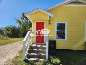 2706 Berry St in Houston, TX - Building Photo - Building Photo