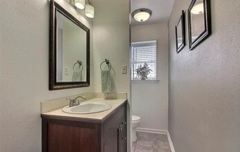 8024 Picardy Ave in Baton Rouge, LA - Foto de edificio - Building Photo