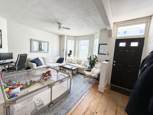 168 L St, Unit 3 in Boston, MA - Building Photo - Building Photo