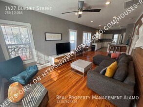 1427 Burnet St in San Antonio, TX - Foto de edificio - Building Photo