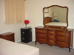 130 S Estes Dr in Chapel Hill, NC - Building Photo - Building Photo