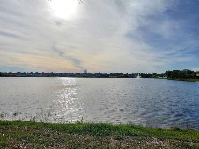 12809 Lake Vista Dr in Gibsonton, FL - Building Photo - Building Photo