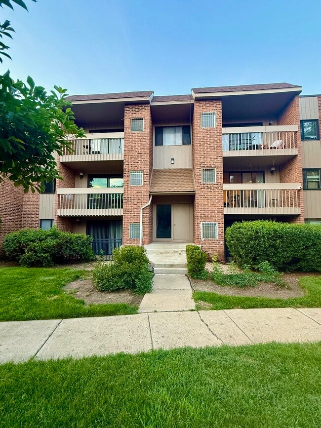 1322 E Ports O Call Dr in Palatine, IL - Building Photo - Building Photo