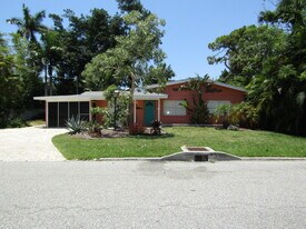 108 Colonia Ln W in Nokomis, FL - Building Photo