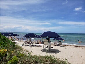 2080 S Ocean Dr in Hallandale Beach, FL - Building Photo - Building Photo