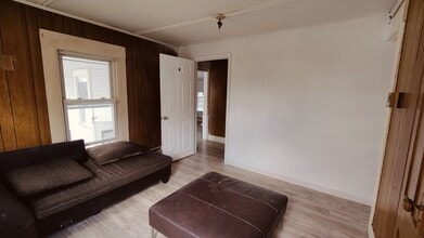 206 Lowell St, Unit Apt 2 in Manchester, NH - Building Photo - Building Photo