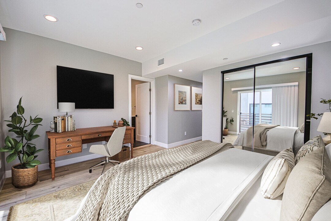 5355 Lexington Ave in Los Angeles, CA - Building Photo