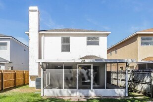 902 S Kingsway Rd in Brandon, FL - Building Photo