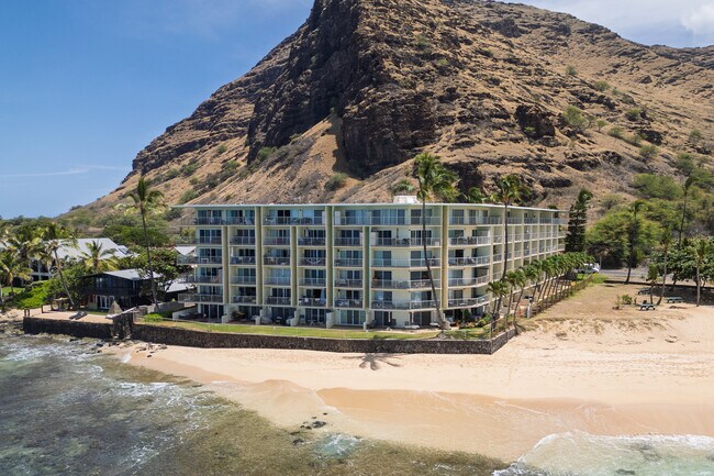 Makaha Shores Condominium in Waianae, HI - Building Photo - Building Photo